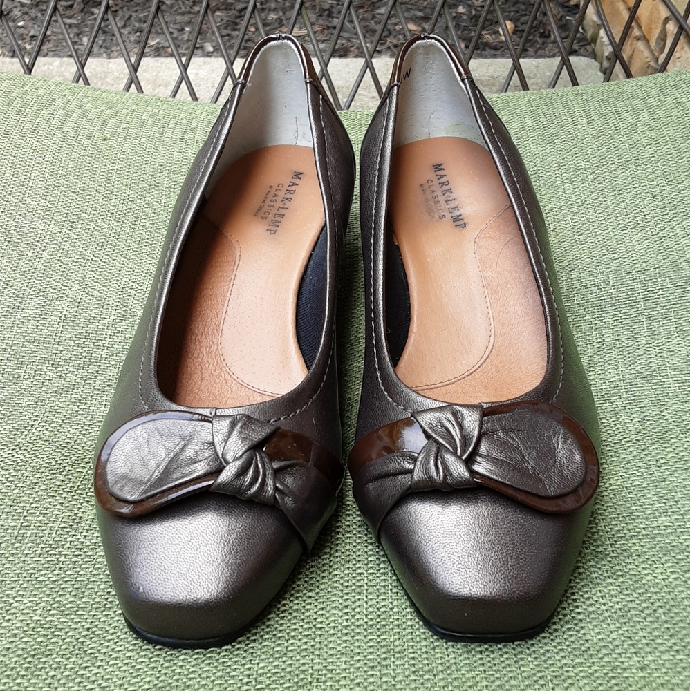 Mark Lemp Classics Leather Shoe with Bow Detail.